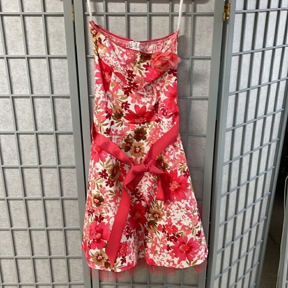 Suzy Shier Floral Dress, Size Extra Small. - Picture 3 of 8